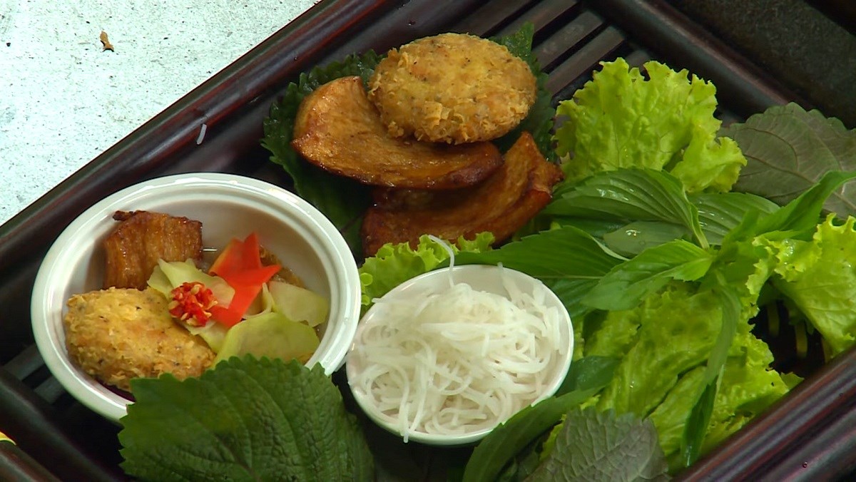 Món chay bún chả Hà Nội là một trong những món ăn đặc trưng của miền Bắc Việt Nam. Tuy nhiên, có cách nấu món chay bún chả Hà Nội thơm ngon và hấp dẫn không? Cùng ẩm thực 360 tìm hiểu trong bài viết này.